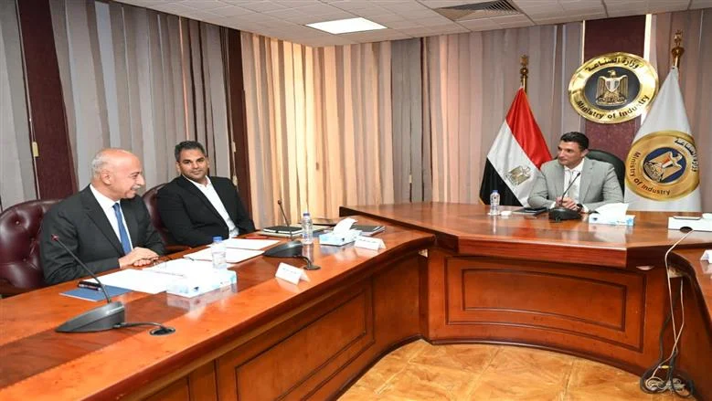 وزير الصناعة يلتقي بشركة أونا إلكتريك لبحث سبل تعزيز دعم المكونات المحلية في الصناعات الكهربائية