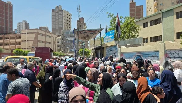 أمهات مصر تعبرن عن قلقهن من صعوبة امتحان اللغة العربية للثانوية العامة 2026