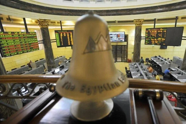 تراجع حاد في مؤشرات البورصة المصرية مع بداية الأسبوع وسط ضغوط بيعية من المستثمرين العرب والأجانب