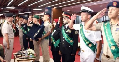 وزير الدفاع يفتتح حفل تخرج دفعات جديدة من الأكاديمية العسكرية للدراسات العليا بحضور شخصيات رفيعة
