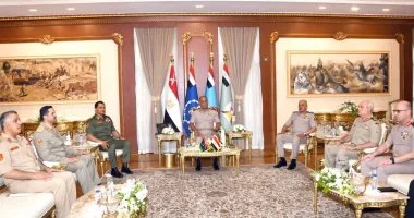 لقاء رفيع المستوى بين وزير الدفاع المصري ونائب قائد الجيش الليبي لتعزيز التعاون العسكري والأمني
