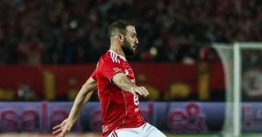 الأهلي يكتفي بخياراته الحالية في الجبهة اليمنى بعد عودة عمر كمال عبد الواحد