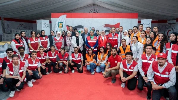 الهلال الأحمر المصري يطلق قافلة إنسانية تحت شعار 'من المرأة المصرية إلى شقيقتها الفلسطينية' دعماً لأهل غزة