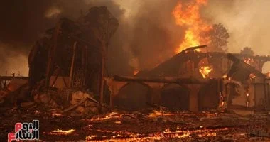 مأساة في الولايات المتحدة: وفاة 3 رجال إطفاء وإصابة آخرين بسبب حرائق الغابات المتفاقمة