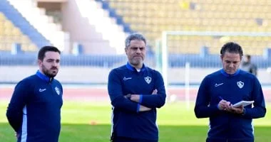 عروض جزائرية تضع معتمد جمال أمام مفترق طرق مع الزمالك