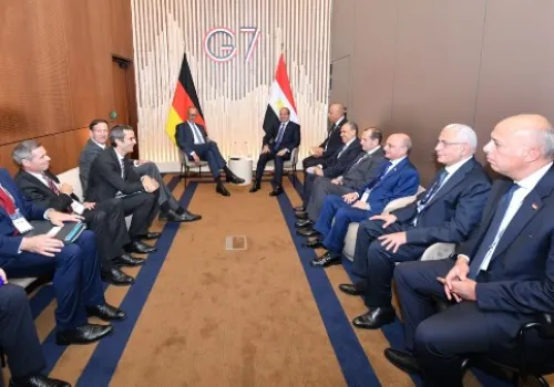 السيسي يؤكد أهمية تنفيذ المرحلة الثانية من اتفاق إنهاء الحرب في غزة خلال لقائه مع المستشار الألماني في قمة مجموعة السبع