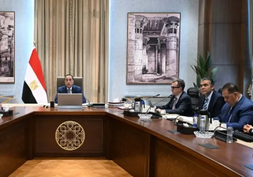 رئيس الوزراء يعرض تفاصيل الخطة التنفيذية لوثيقة سياسة ملكية الدولة في اجتماع حكومي بارز