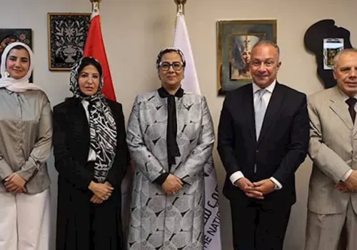 المستشارة أمل عمار تدعو إلى تعزيز الشراكة مع منظمة تنمية المرأة لدعم قضايا المرأة