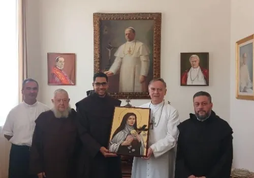 السفير البابوي في القاهرة يستقبل مجلس المفوضية الجديد للرهبنة الكرملية لتعزيز التعاون الروحي