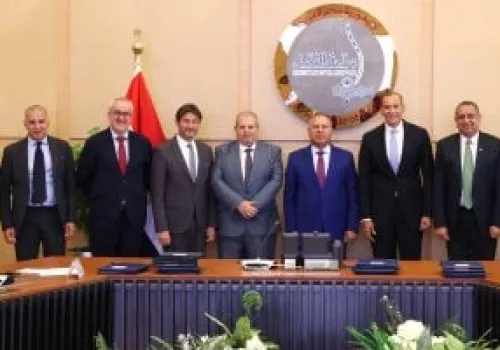 وزير النقل يشهد توقيع عقود استراتيجية لتطوير السكك الحديدية ونظم الإشارات في مصر