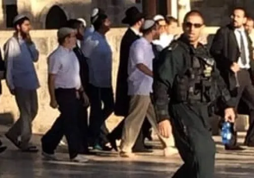 الأوقاف الفلسطينية تستنكر إحراق مسجدين في رام الله: اعتداء على دور العبادة يستدعي تحركاً دولياً