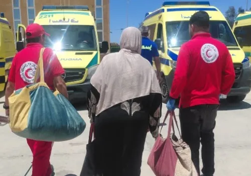 معبر رفح يستقبل دفعة جديدة من العائدين الفلسطينيين في جهود مصرية لتسهيل العودة إلى غزة