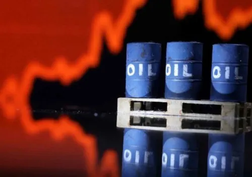 ارتفاع أسعار النفط مع تراجع المخزونات الأمريكية وترقب عودة الإمدادات عبر مضيق هرمز