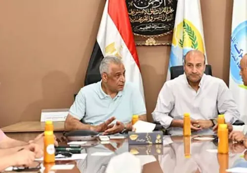 جمبلاط يدعو لتسريع إنجاز مشروعات "حياة كريمة" في أسيوط لتعزيز جودة الحياة بالقرى المستهدفة