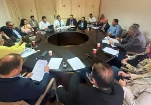 خبراء قانونيون وقيادات وفدية يتباحثون حول مشروع قانون تداول المعلومات لتعزيز حرية الإعلام