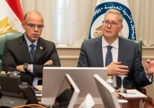 لجنة مشتركة بين وزارتي البترول والاستثمار لدعم وتمويل مشروعات القطاع الحيوية في مصر