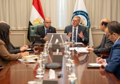 تشكيل لجنة مشتركة بين وزارتي البترول والاستثمار لتعزيز تمويل مشروعات الطاقة وجذب الاستثمارات الدولية