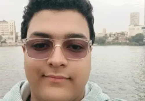 إياد محمد عبد الله الثالث: طموحات كبيرة بعد تحقيق 100% في الشهادة الإعدادية بالجيزة
