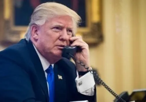 سيناتور أمريكي يهاجم اتفاق ترامب مع إيران: لم يحد من طموحاتها النووية بل زاد من تهديداتها