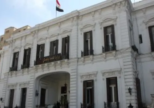 البرلمان المصري يحدد نسبة العمالة الأجنبية في المنشآت الصحية لضمان جودة الخدمات