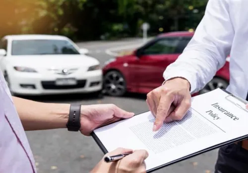 7 خطوات لاختيار وثيقة تأمين السيارة المثالية: دليل شامل لحماية استثمارك