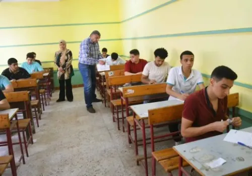 بدء امتحانات الثانوية العامة لـ922 ألف طالب الأحد: إجراءات أمنية مشددة ومنع الهواتف داخل اللجان