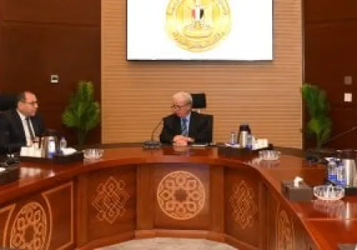 نائب رئيس الوزراء يناقش تطورات مشروع تطوير صناعة الغزل والنسيج في اجتماع حكومي بالعاصمة الإدارية