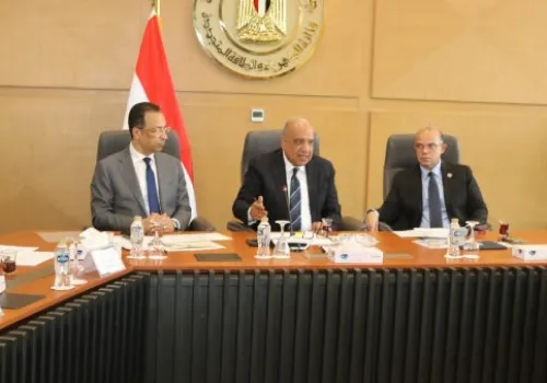 اجتماع وزاري في العاصمة الإدارية لوضع استراتيجية وطنية لصناعة مراكز البيانات وتعزيز الطاقة المتجددة