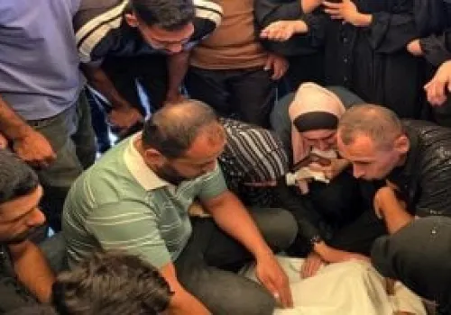 قصف إسرائيلي يجلب الموت لثلاثة فلسطينيين ويصيب آخرين غرب غزة وسط تصاعد التوترات