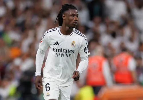 باريس سان جيرمان يستهدف إدواردو كامافينجا لتعزيز صفوفه وسط اهتمام ريال مدريد بالاحتفاظ به