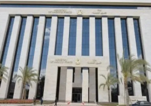وزارة العمل تعلن عن 300 فرصة عمل للسائقين برواتب تصل إلى 15 ألف جنيه في القاهرة