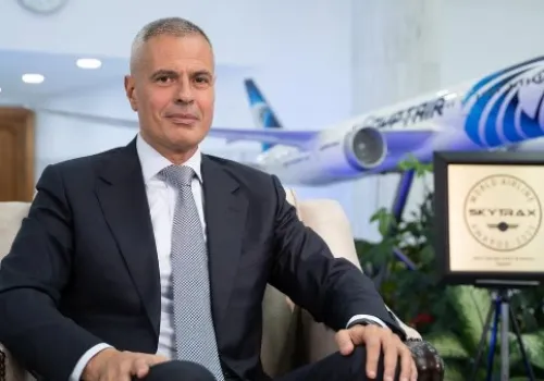 رئيس مصر للطيران يشيد بجهود العاملين بعد نجاح موسم الحج 2026