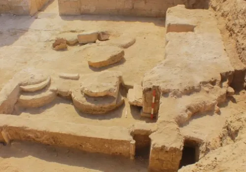 اكتشافات أثرية جديدة تعيد إحياء معبد القصر القديم في الواحات البحرية