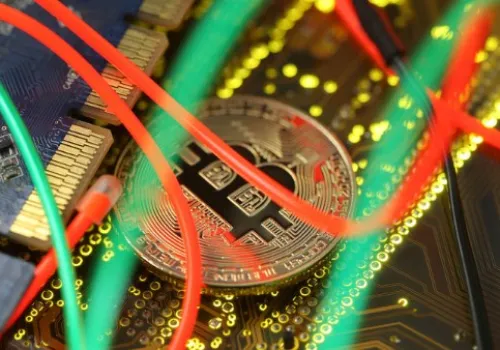توقعات متشائمة: بيتكوين قد تنخفض إلى 52 ألف دولار وسط ضغوط اقتصادية متزايدة