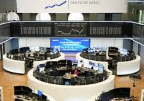 مؤشر ستوكس 600 الأوروبي يبدأ تداولاته بانخفاض طفيف وسط تباين في أداء الأسواق والقطاعات