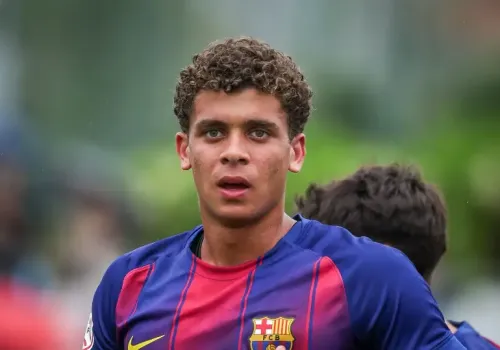 صفقة حمزة عبد الكريم تفتح أبواب مواجهة مثيرة بين الأهلي وبرشلونة في كأس جوان جامبر