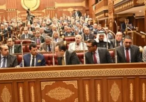 مجلس الشيوخ المصري يبحث توطين صناعة الدواء ويستجوب الحكومة حول استراتيجيات الاكتفاء الذاتي