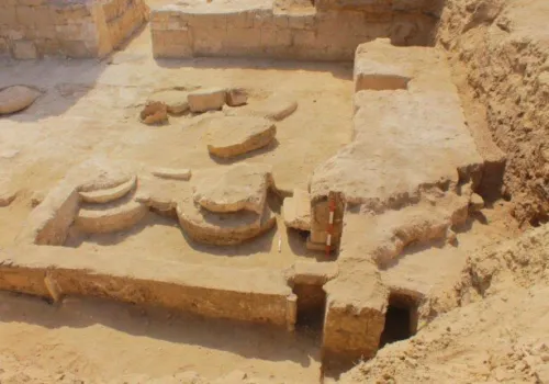 اكتشاف عناصر معمارية جديدة تعزز فهم الحضارة المصرية القديمة في معبد القصر القديم بالواحات البحرية
