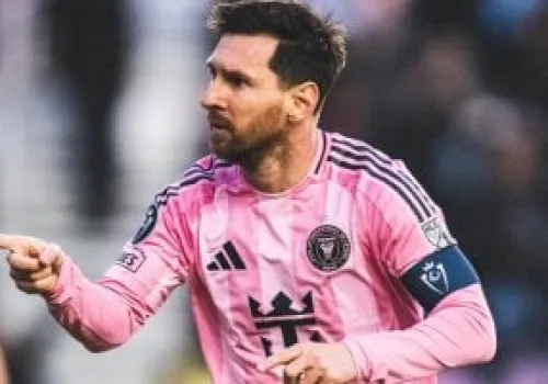 رئيس الأرجنتين يساند ميسي قبل المباراة المرتقبة ضد النمسا