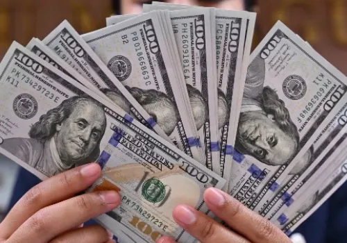 استقرار سعر الدولار مساء اليوم: تفاصيل الأسعار في السوق الرسمية