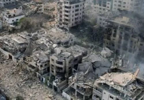 استشهاد أربعة فلسطينيين في قصف إسرائيلي استهدف شقة سكنية بغزة وسط تصعيد عسكري بالضفة الغربية