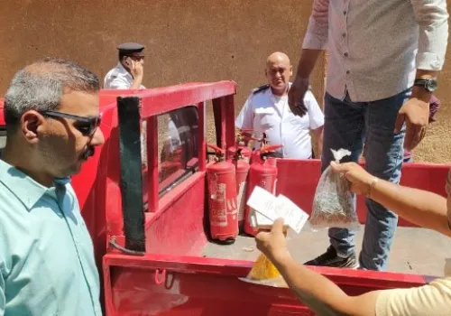محافظة الجيزة تضبط منشأة غير مرخصة لتعبئة طفايات الحريق بمواد مشبوهة في إمبابة