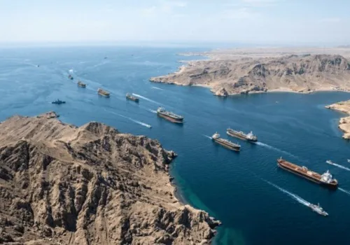 تحسن حركة شحنات النفط عبر مضيق هرمز بعد اتفاق واشنطن وطهران: دول الخليج تستعد لزيادة الصادرات وسط تحديات أمنية