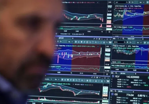 أسواق المال تتأثر بقرارات الفيدرالي الأمريكي: تحليل لتداعيات الوضع على الذهب والنفط والدولار