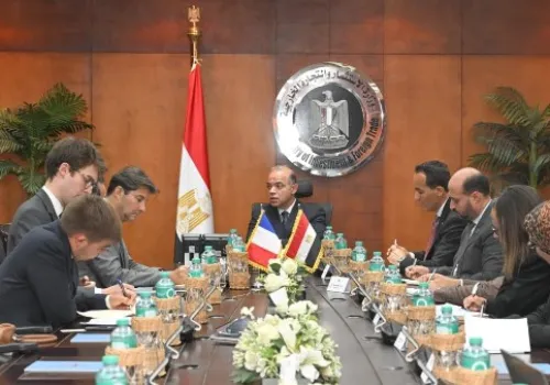مصر تعزز استثماراتها: وزير الاستثمار يلتقي بوفد فرنسي لفتح آفاق جديدة في الإنتاج والتصدير
