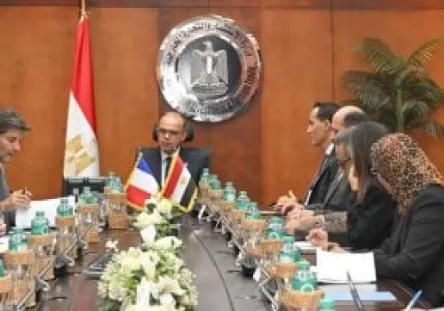 وزير الاستثمار المصري والسفير الفرنسي يتباحثان تعزيز التعاون الاقتصادي لجذب الاستثمارات