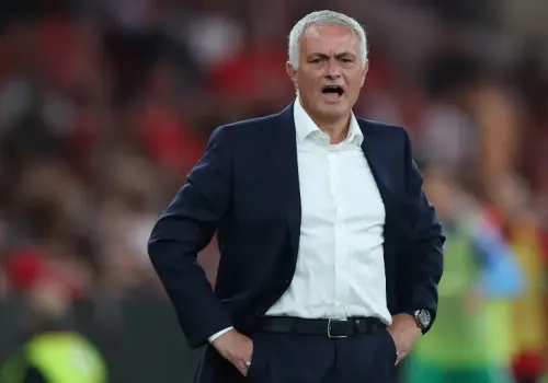 ريال مدريد في مواجهة أزمة التكدس: مورينيو يسعى لتعزيز الفريق وسط ضغوطات قائمة اللاعبين