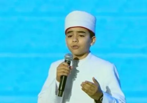 محمد القلاجي يتألق بأداء أنشودة دينية أمام الرئيس السيسي في حفل تخرج أئمة الأوقاف