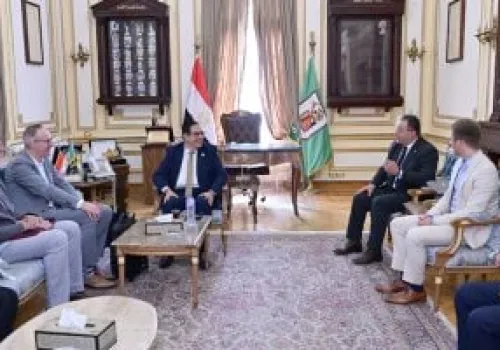 رئيس جامعة القاهرة يستقبل وفد هيئة ASIIN الألمانية لتعزيز جودة برامج تكنولوجيا الأغذية