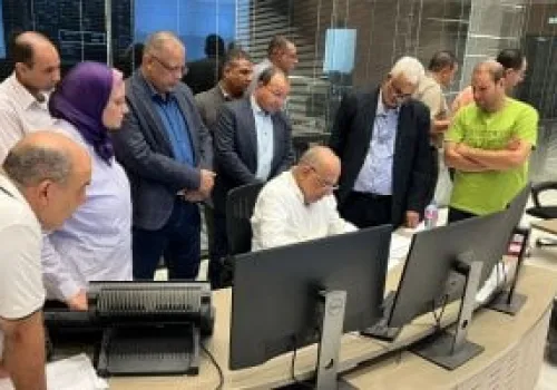 وزير الكهرباء محمود عصمت يتفقد سير العمل في المركز القومي للتحكم بالشبكة الكهربائية لضمان استقرار التغذية